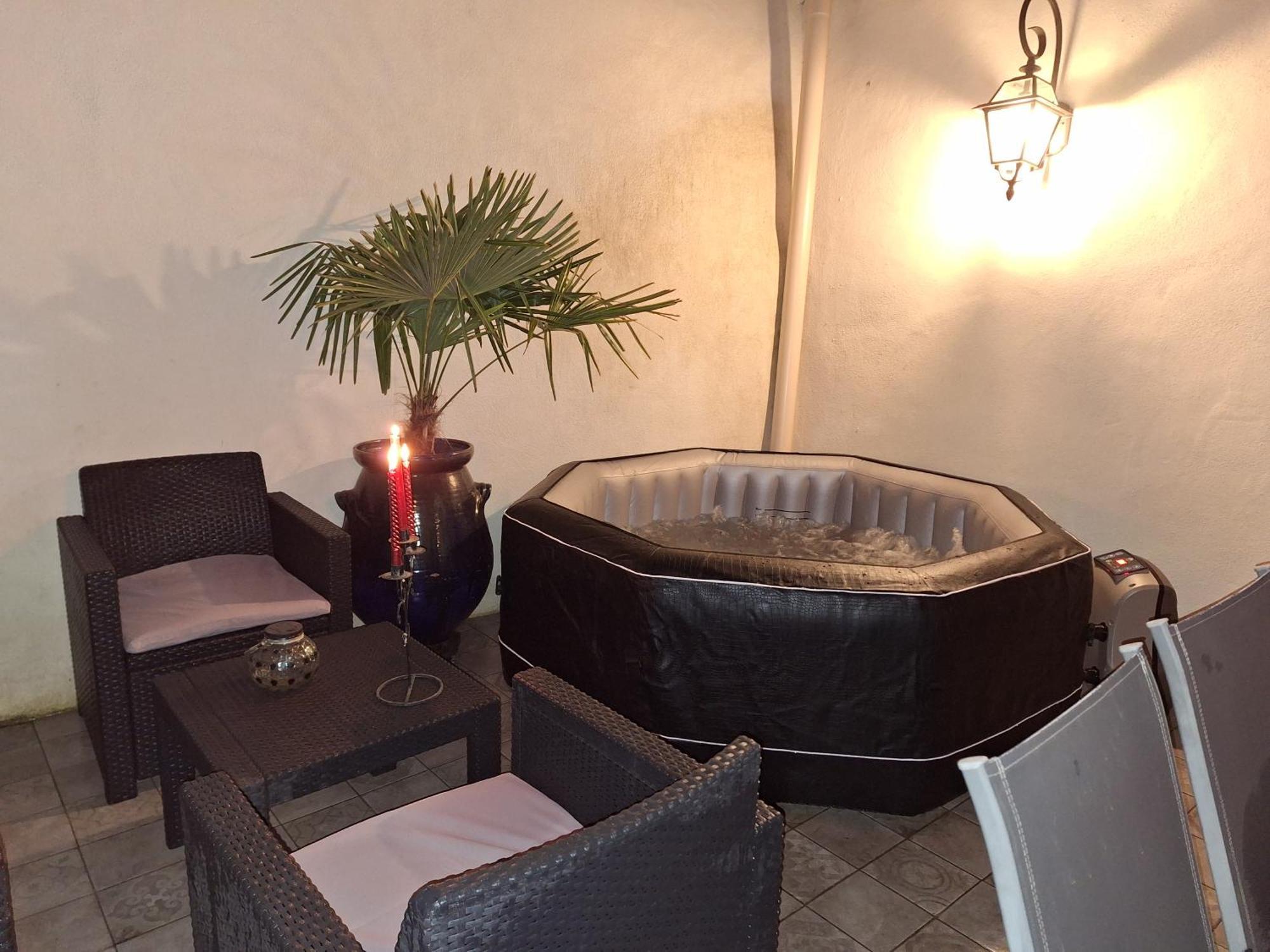 La Bonbonniere Gite De Charme Avec Jacuzzi Malaucène Buitenkant foto
